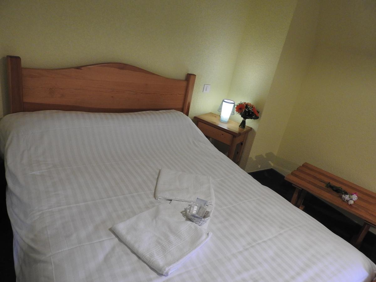 Aux Globe-Trotters Hotell Murat  Exteriör bild